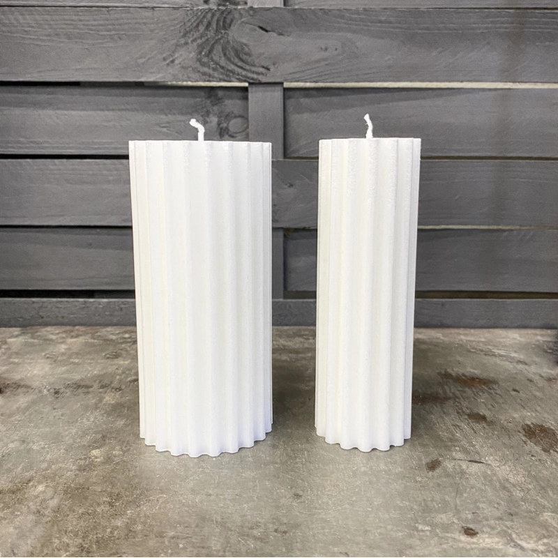 Grooved pillars
