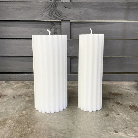 Grooved pillars