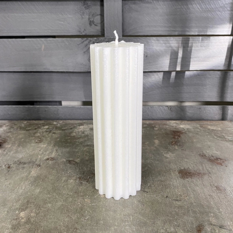 Grooved pillars