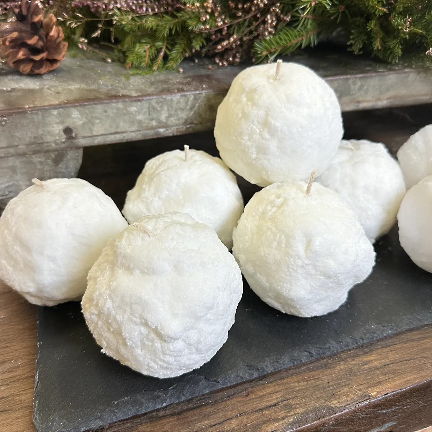 Handkramade snöbollsljus