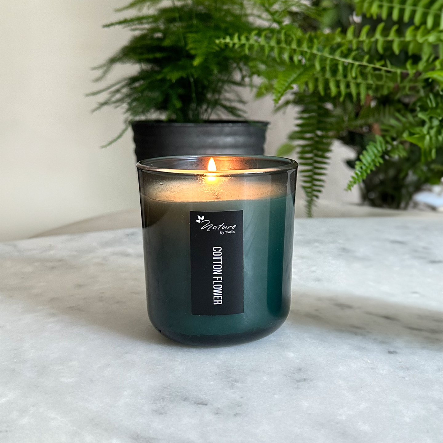 Sweet Pea - Eco-friendly Swedish scented candle with nature in focus